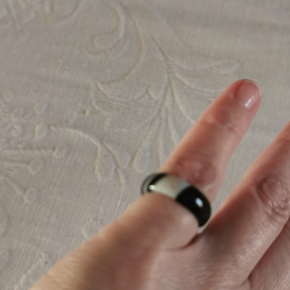 Black & White Glass Ring - Picture 3 of 5